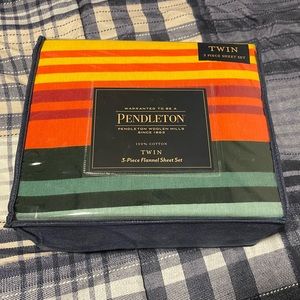 NWT Pendleton Hazel Creek Twin Set